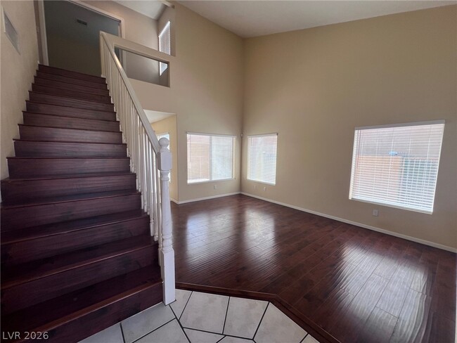 Building Photo - 3440 Middle View Dr