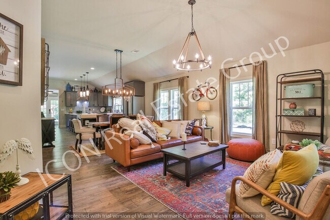 Building Photo - 3/2 Home on large lot in Woodstock