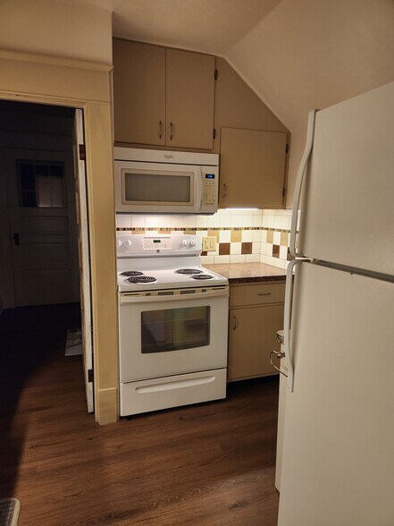 Building Photo - 614 Isabella St