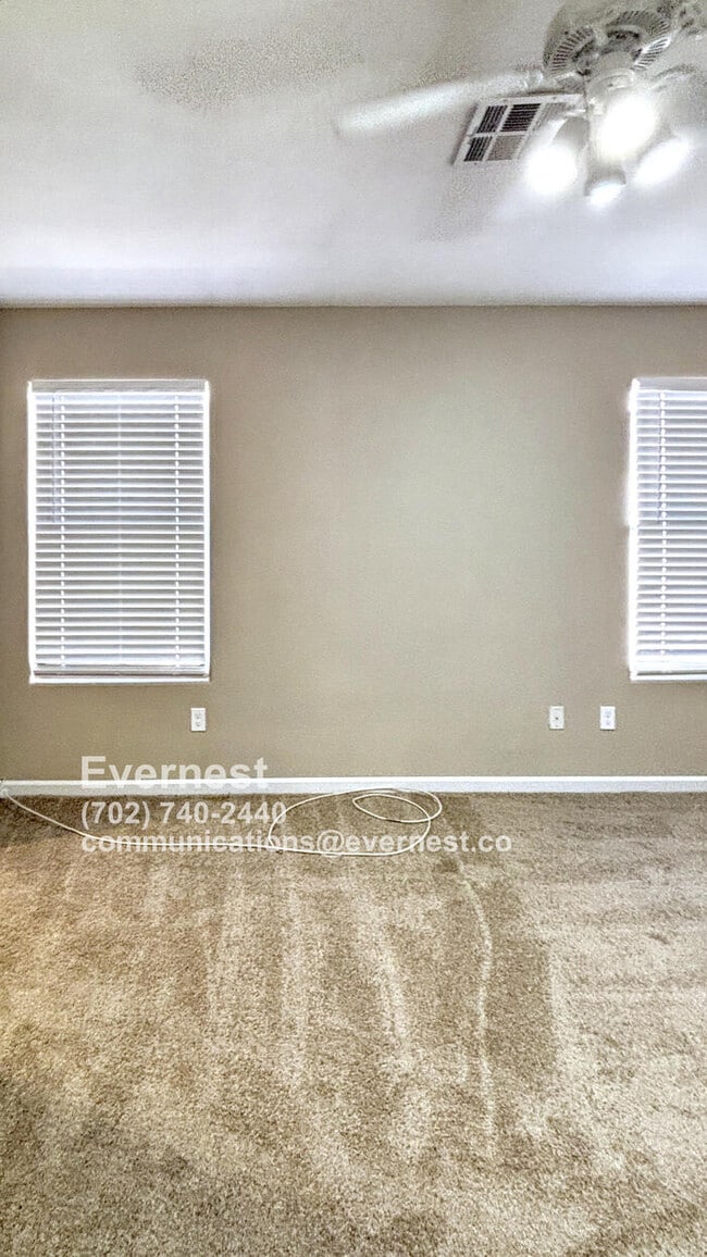 Building Photo - Lovely 3-Bedroom Home with Fireplace and M...