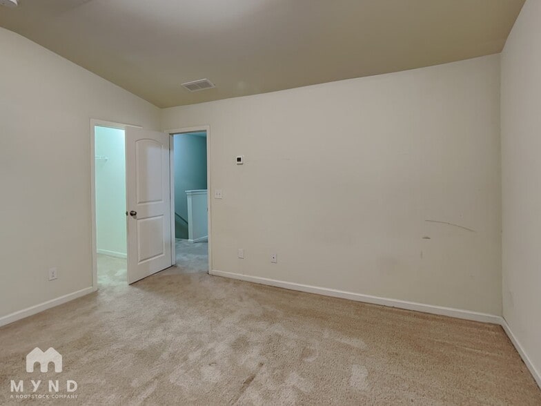 Building Photo - 2544 Piering Dr