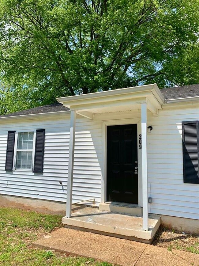 Building Photo - 209 Burch Rd