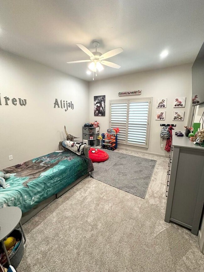 Building Photo - 4 Bedroom 3 Bathroom for Rent