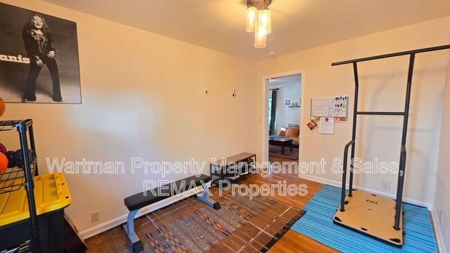 Building Photo - 218 N Chestnut St