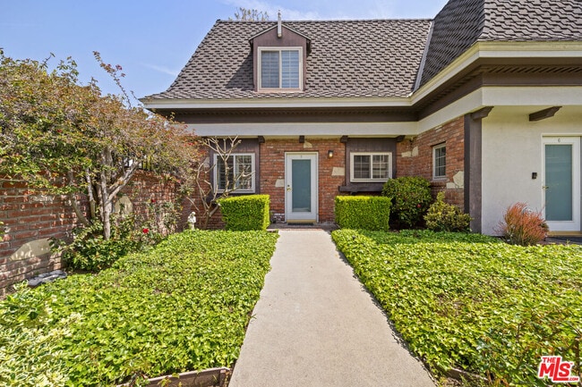 Building Photo - 8120 Redlands St