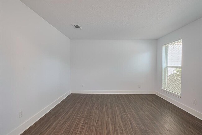 Building Photo - 7926 Jonquil Dr