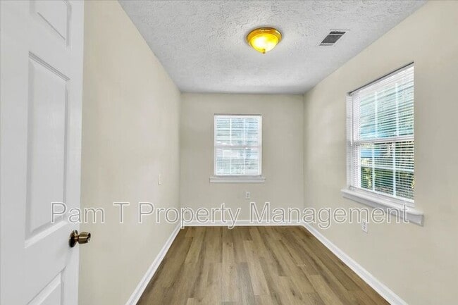 Building Photo - 2310 Lorraine Dr