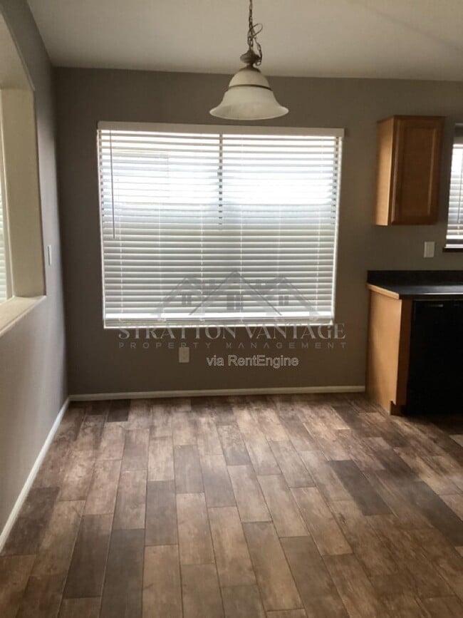 Building Photo - 22427 N Van Loo Dr