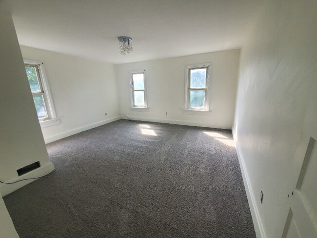 Building Photo - 20 Euclid St