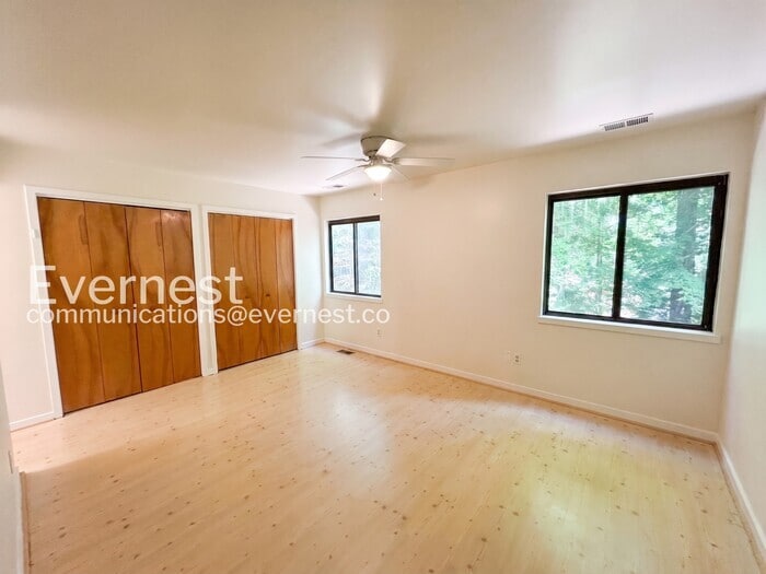 Building Photo - 128 Sharps Rd