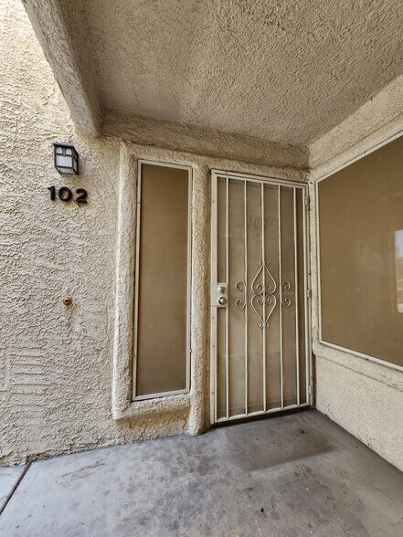 Building Photo - 3038 Tarpon Dr
