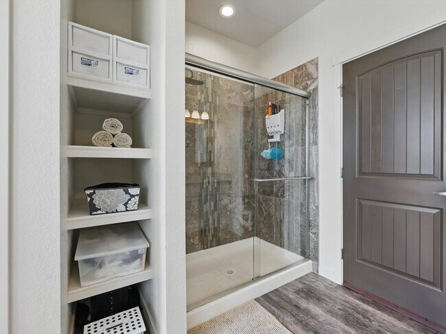 Building Photo - 1382 N Ladonia Dr