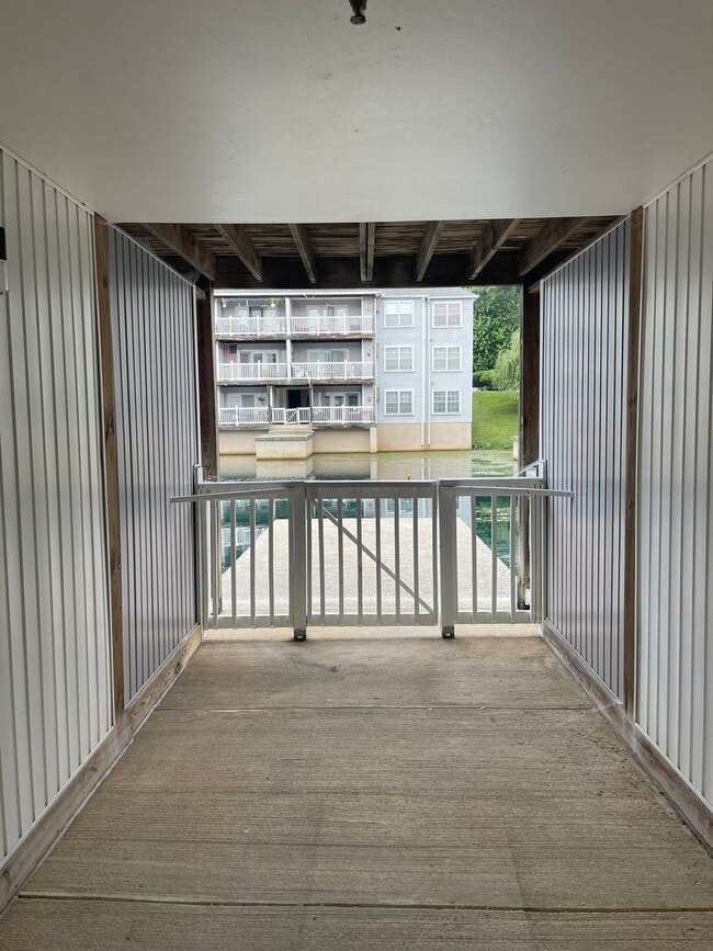 Building Photo - Condo in Waters Edge