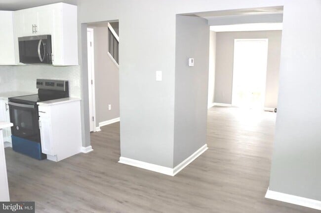 Building Photo - 1029 Kings Ct