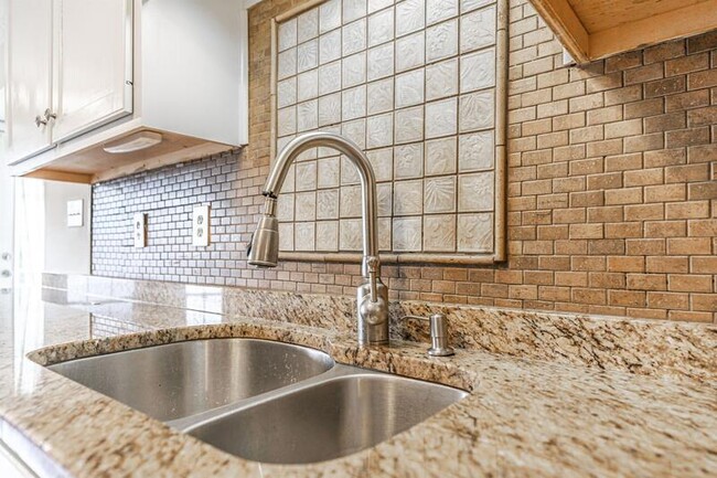 Building Photo - 6513 Jacobs Creek Cir