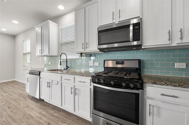 Building Photo - 101 Lambert St