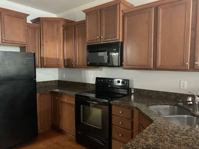 Building Photo - Lovely Eastside Townhome Condo Near Vet School- 3BR/3BATH!