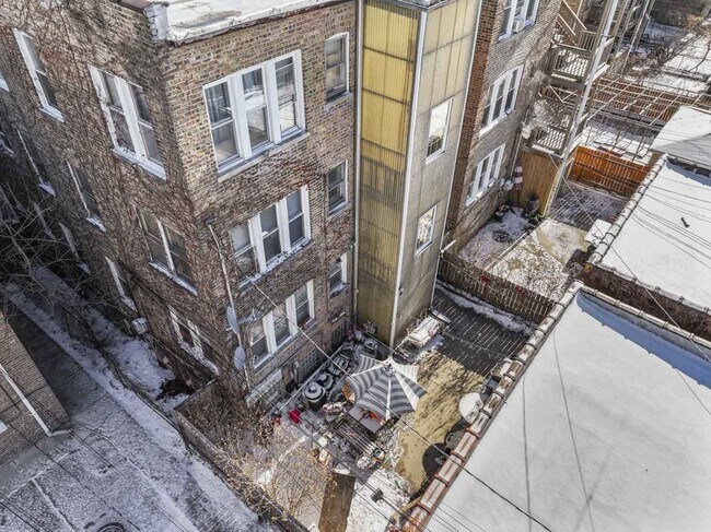 Building Photo - 6444 N Washtenaw Ave