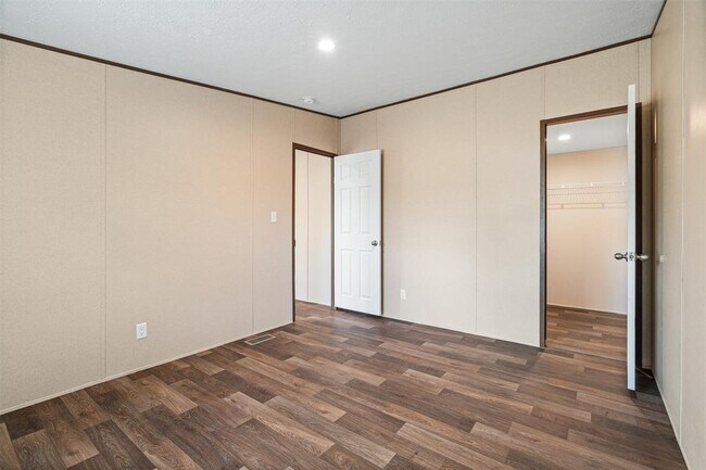 Building Photo - 265 Hershal Ln