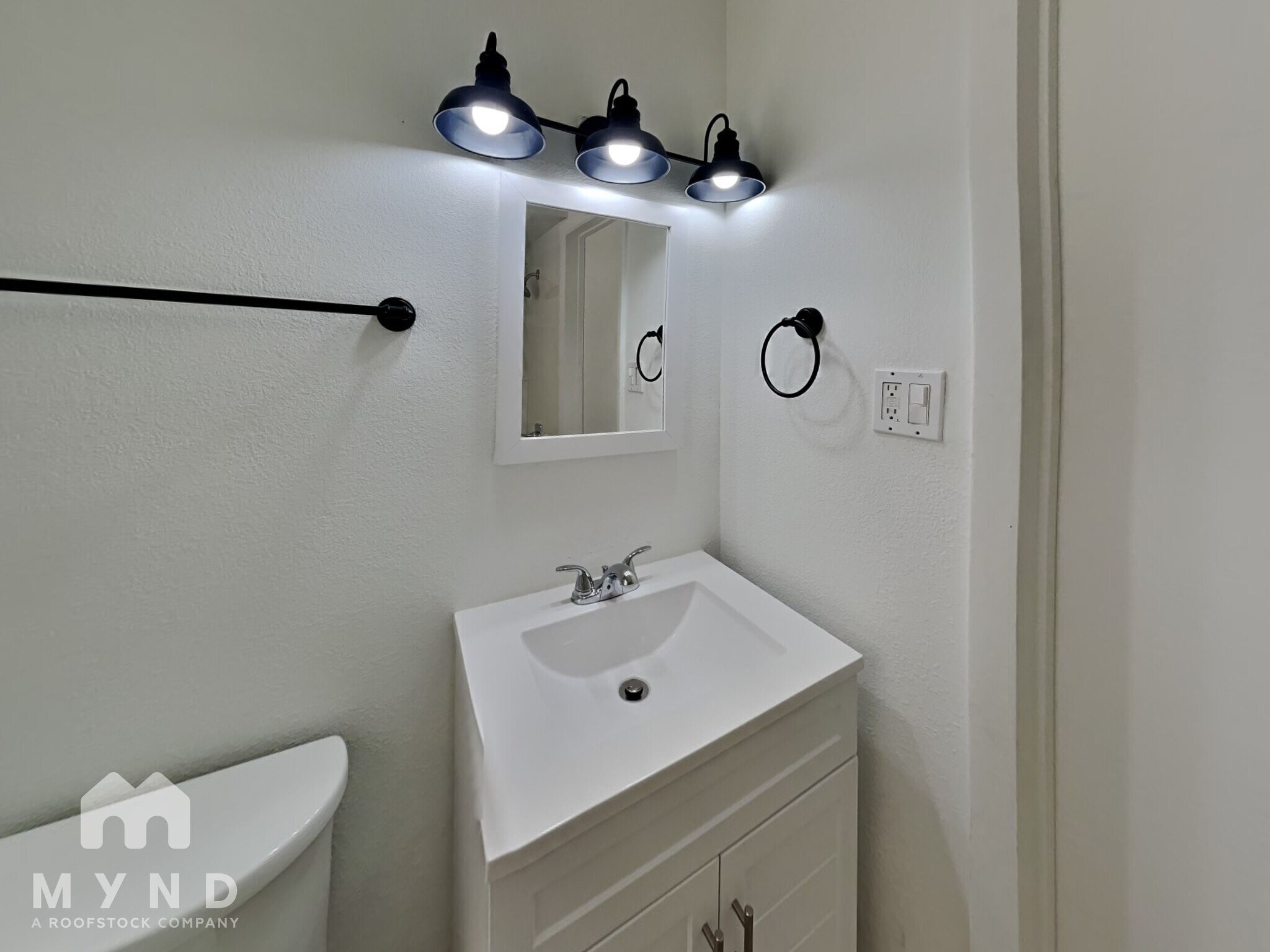 Building Photo - 7563 Meadowlawn Dr N