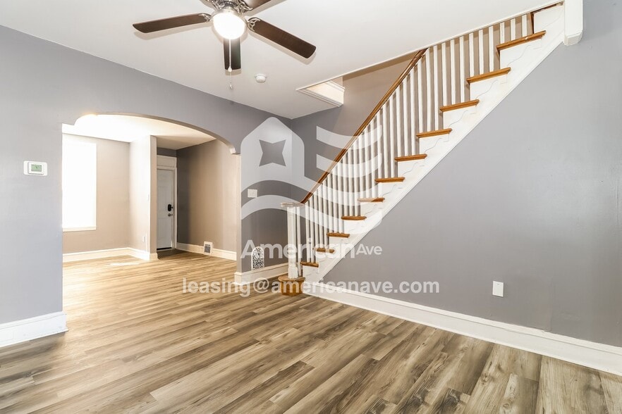 Building Photo - 1345 N Myrtlewood St