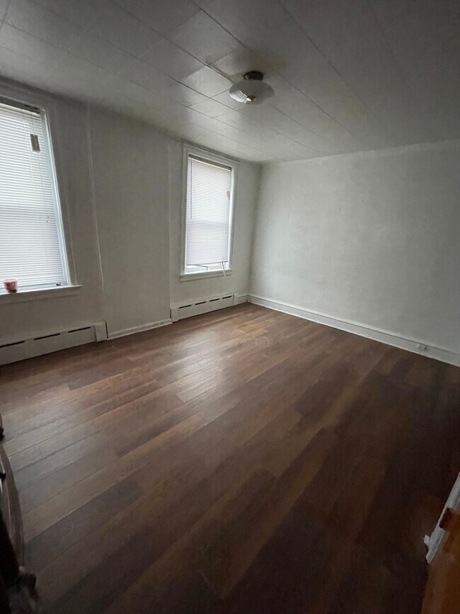 Building Photo - 4944 Boudinot St