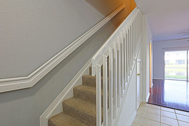 Building Photo - Cypress Landing 10033