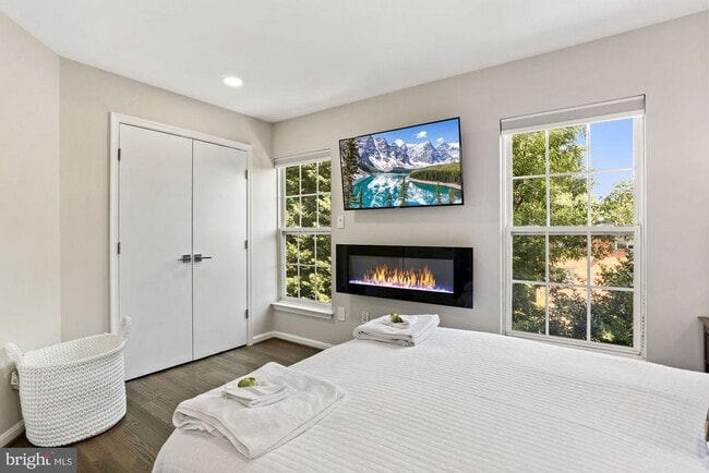 Building Photo - 8078 Sebon Dr