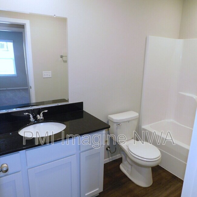 Building Photo - 993 S Brambling Ln