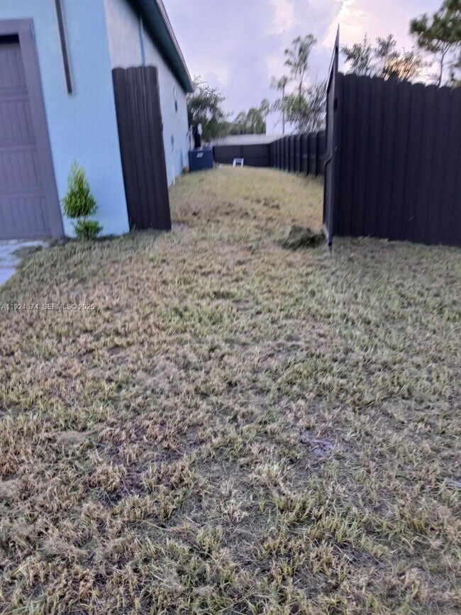 Building Photo - 710 Bedford Point Ave