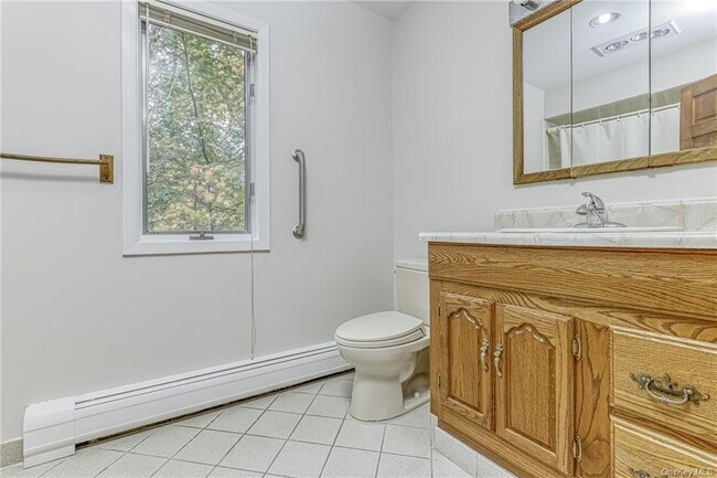 Building Photo - 9 Cloverdale Ln