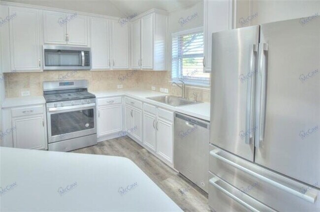 Building Photo - 7297 Chinquapin Dr