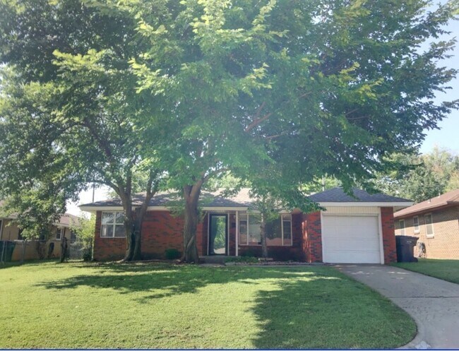 Building Photo - Cozy & Convenient Living in NE OKC with this 2-bedroom Home!
