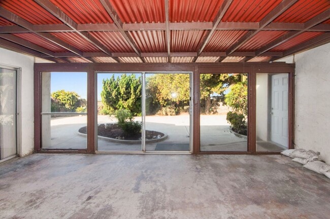 Building Photo - Available Now! Spacious 3BR, 2BA, 1,76sq.f...