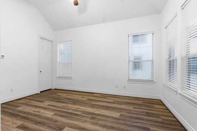 Building Photo - 1303 Sherwood Point Ln