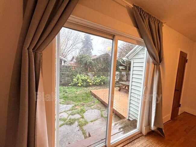 Building Photo - 7336 N Central St