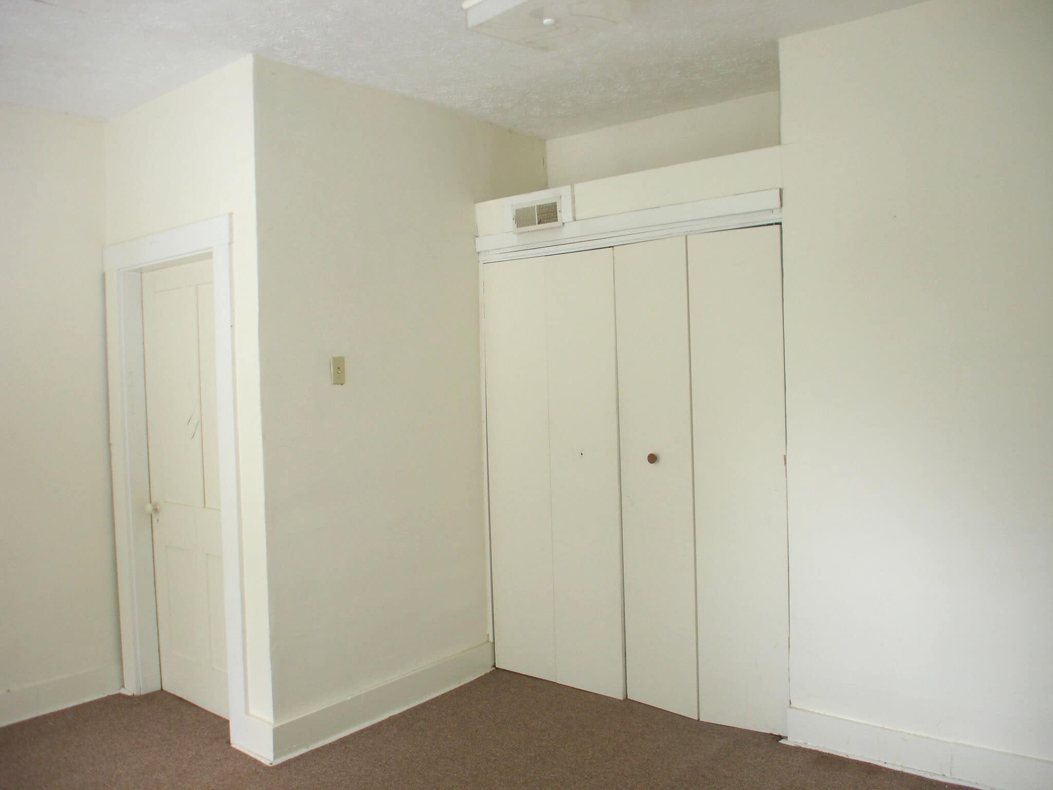 Building Photo - 17360 Riverside Dr