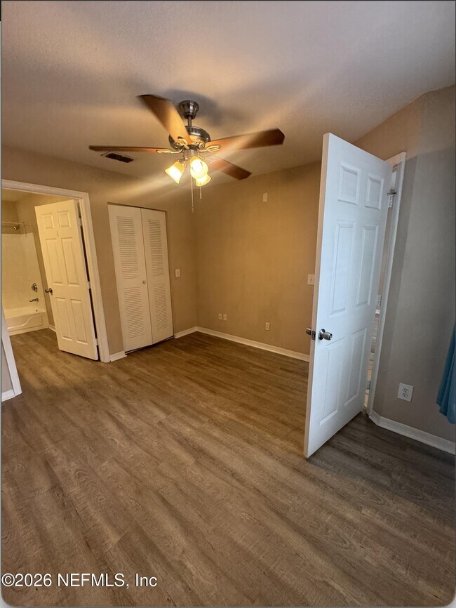 Building Photo - 13703 Richmond Park Dr N