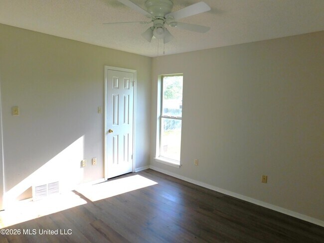 Building Photo - 5840 Waverly Dr