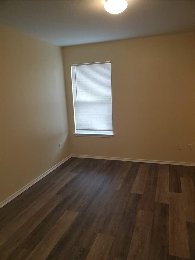 Building Photo - 1020 Christopher Ave