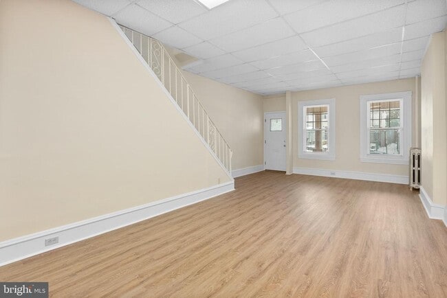 Building Photo - 206 E Elm St
