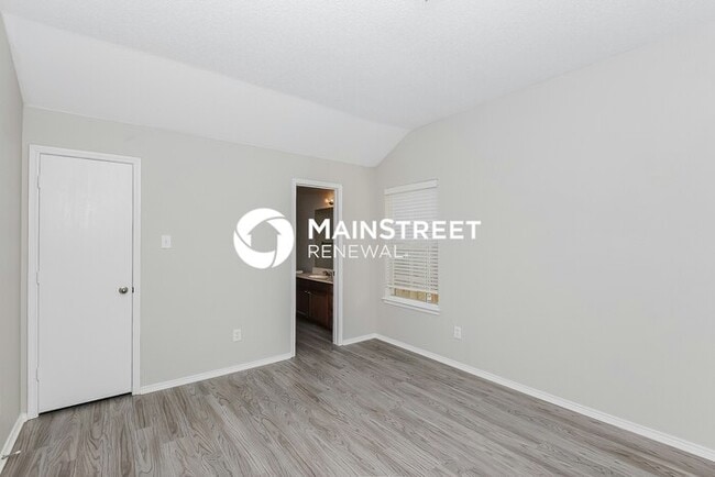 Building Photo - 4 Bedroom Pet-Friendly Home in Arlington, TX with Main Street Renewal