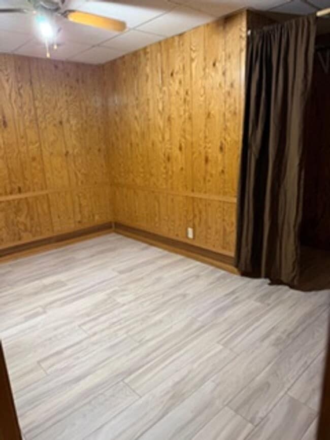 Building Photo - Beautiful country setting