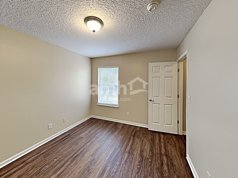 Building Photo - 6251 Devonhurst Dr