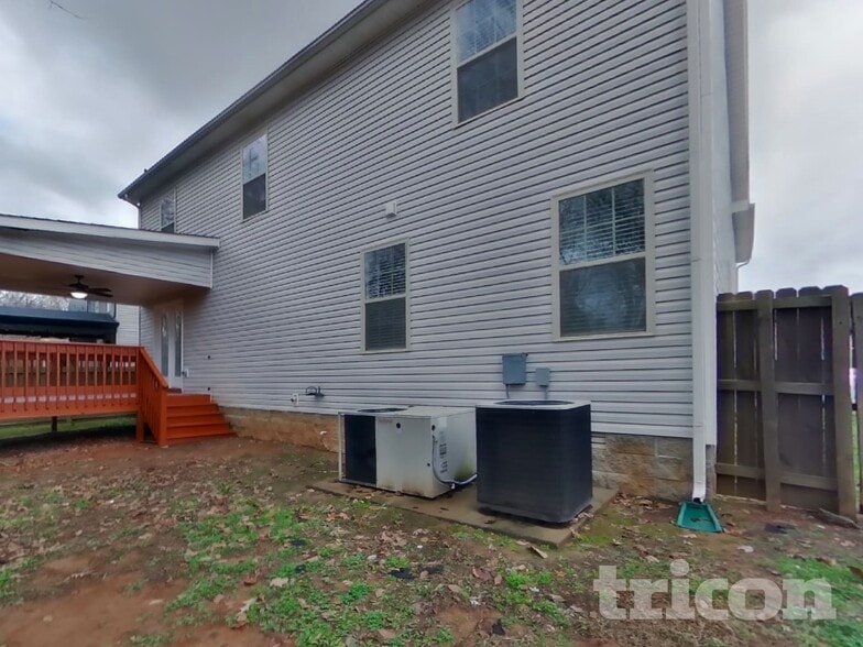 Building Photo - 646 Fox Hound Dr
