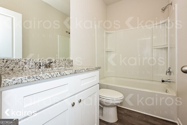 Building Photo - 7000 Pinehurst Way N