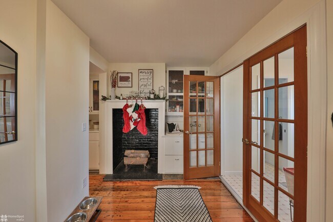 Original Fireplace (not functional) - 909 Washington St