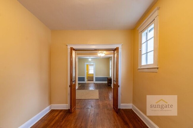 Building Photo - 3218 Evergreen Ave
