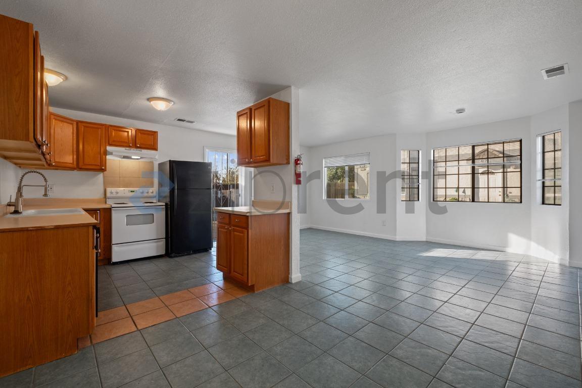 Building Photo - 417 1st St