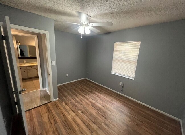 Building Photo - 98 Surf Dr